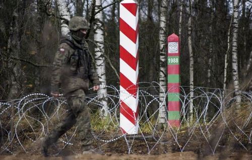 Нелегали атакували машину швидкої допомоги на білорусько-польському кордоні